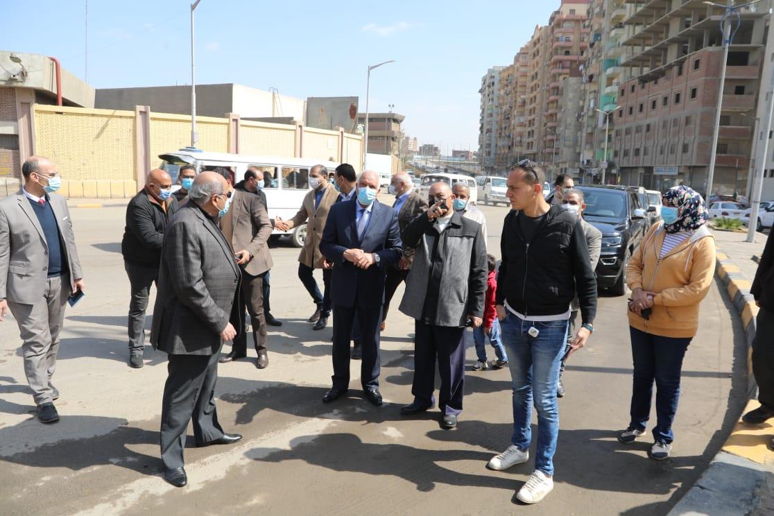 مواقف وساحات الإنتظار الحضارية المقامة أسفل محور الفريق كمال عامر بحي العمرانية