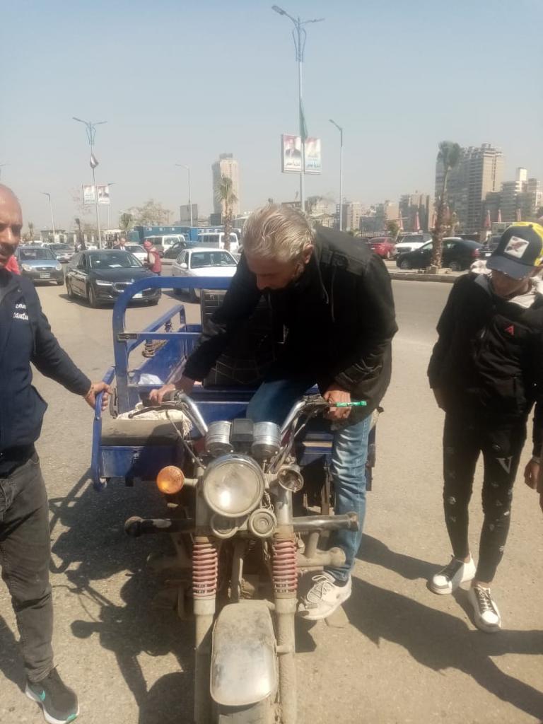 مصادرة 30 "توك توك" وتروسيكل بدون ترخيص بالجيزة
