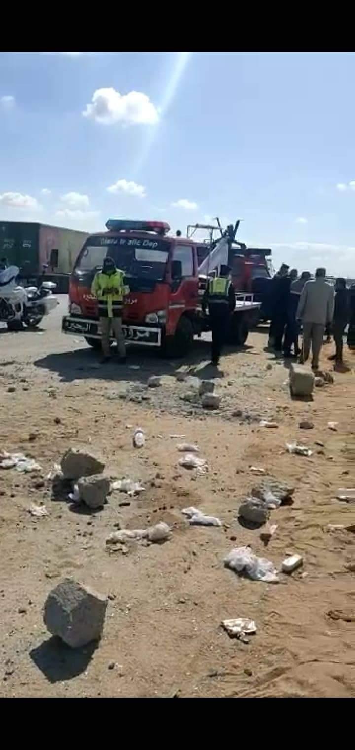 إصابة  22 شخصا إثر إصطدام سيارة نقل باتوبيس خاص وإنقلابه  بصحراوى البحيرة