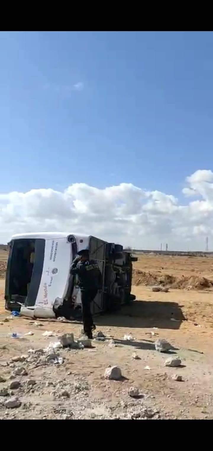 إصابة  22 شخصا إثر إصطدام سيارة نقل باتوبيس خاص وإنقلابه  بصحراوى البحيرة