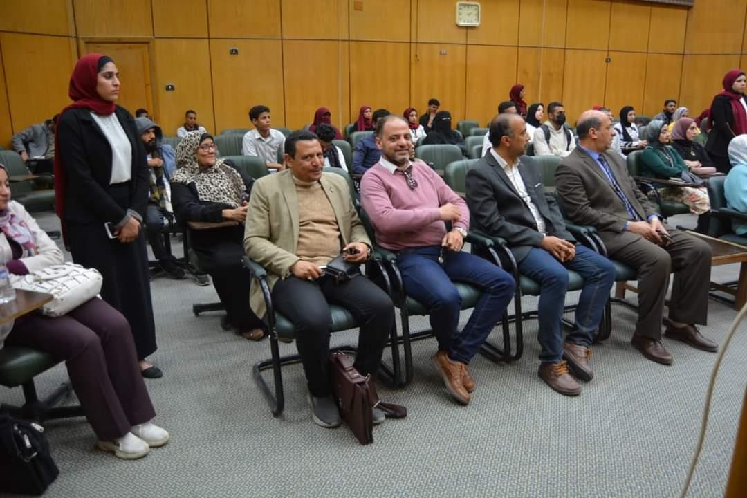 الحرية  الإبداعية  والقيم المجتمعية  يناقشها  الصالون الثقافي الأول لجامعة أسيوط 