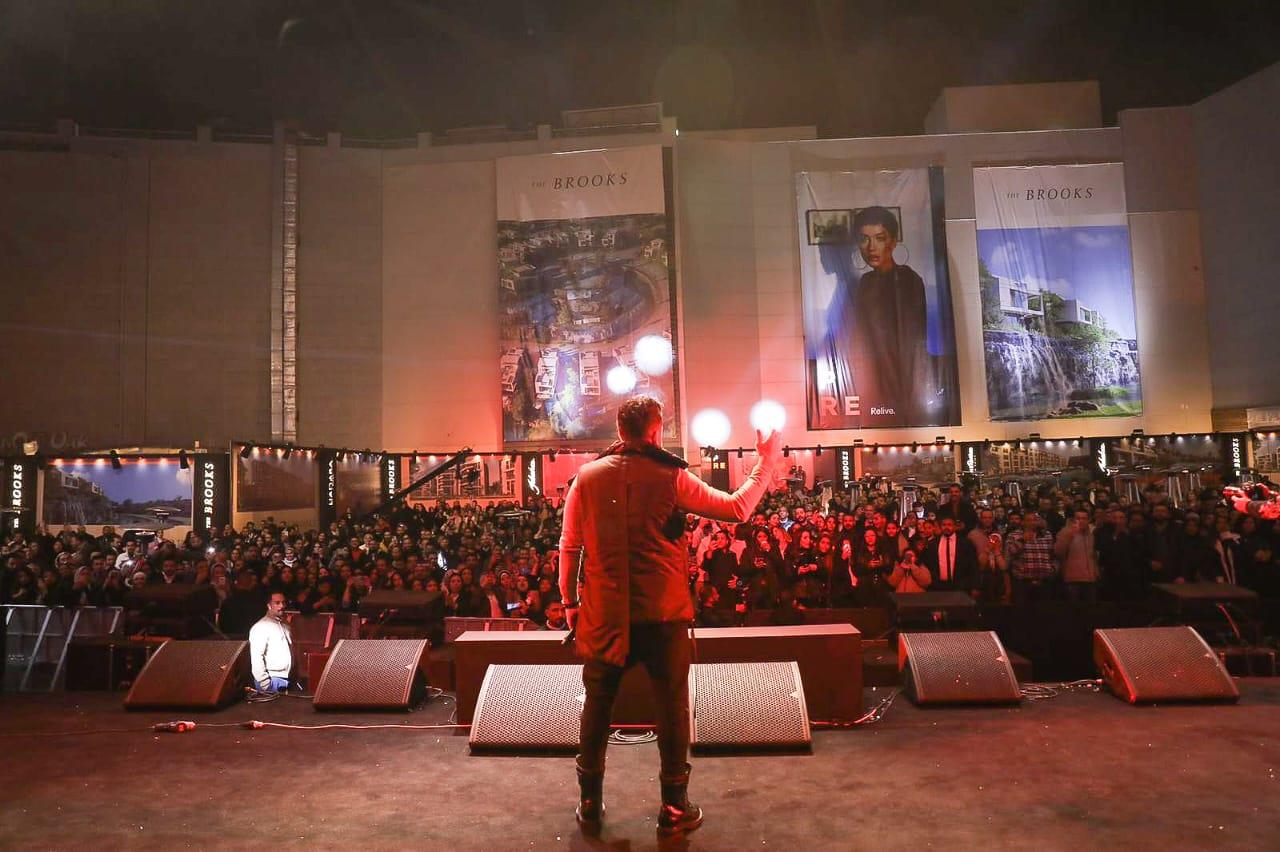 محمد حماقي يشعل شتاء القاهرة الجديدة بـ"عجبي" للمرة الأولى