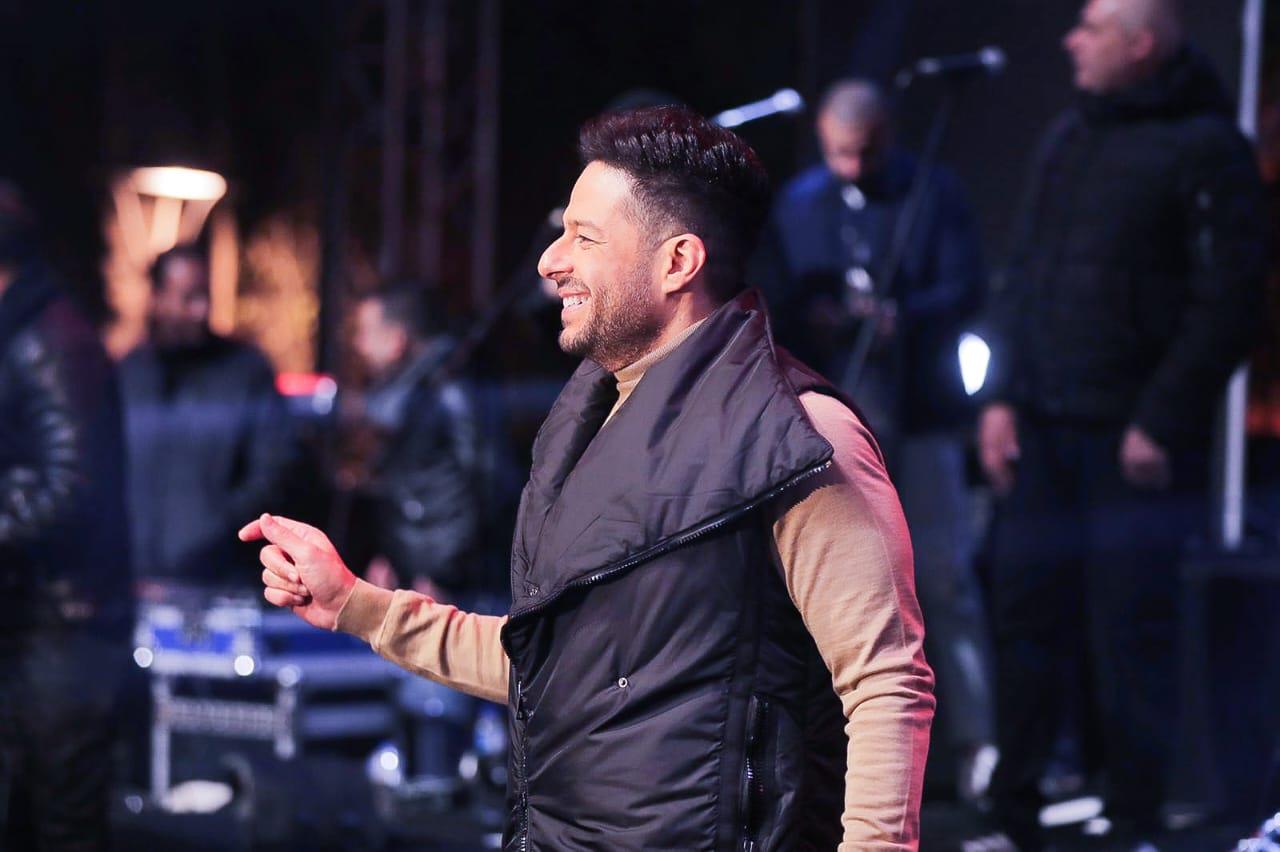 محمد حماقي يشعل شتاء القاهرة الجديدة بـ"عجبي" للمرة الأولى