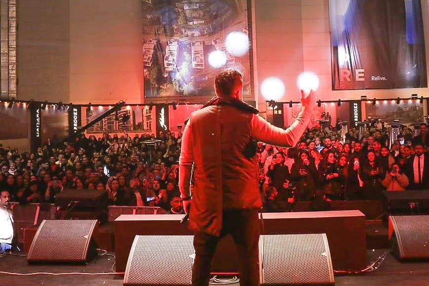 محمد حماقي يشعل شتاء القاهرة الجديدة بـ"عجبي" للمرة الأولى