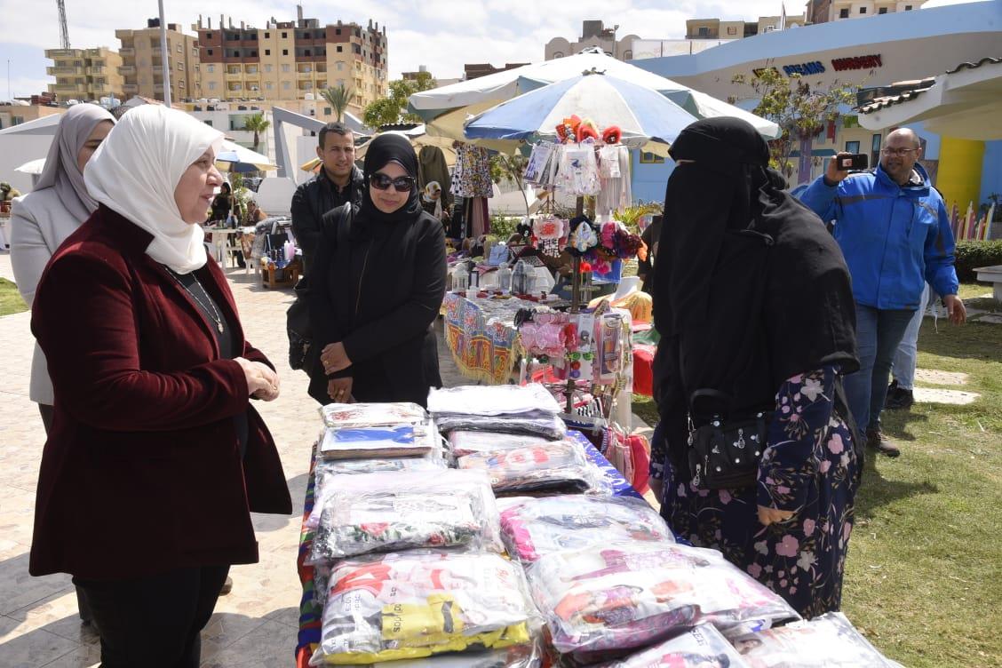 إفتتاح معرض منتجات المشروعات الصغيرة للشباب بمطروح