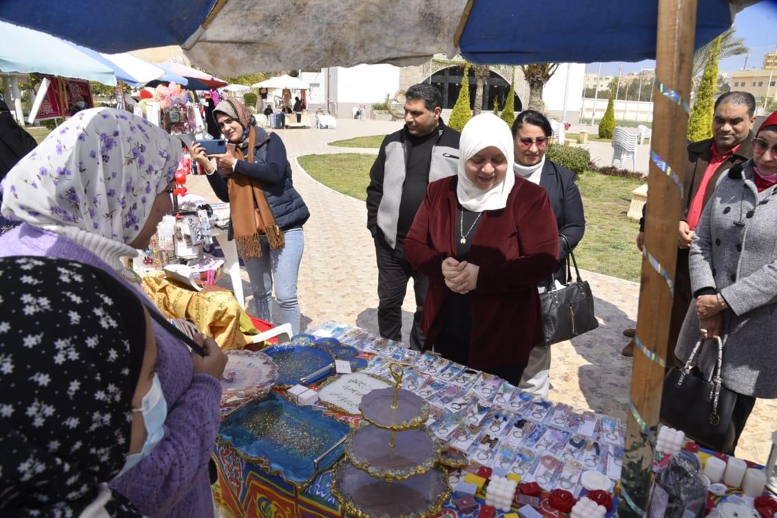 إفتتاح معرض منتجات المشروعات الصغيرة للشباب بمطروح