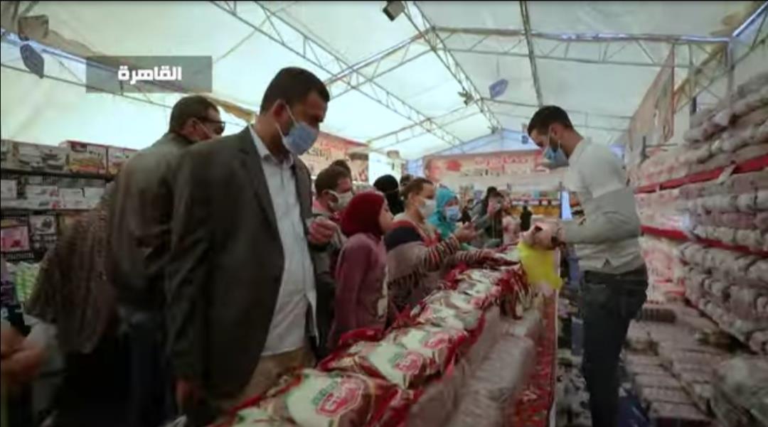 اقبال المواطنين على شراء السلع الغذائي