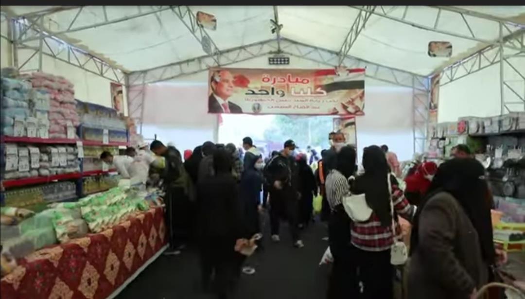 اقبال المواطنين على شراء السلع الغذائي
