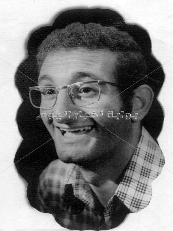 من الأرشيف| 20 صورة نادرة للفنان الراحل أحمد حلاوة