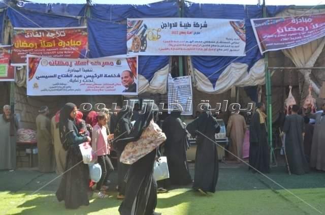 إقبال كبير من المواطنين على معارض أهلا رمضان بالأقصر