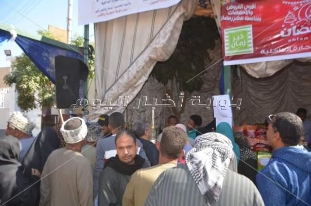 إقبال كبير من المواطنين على معارض أهلا رمضان بالأقصر