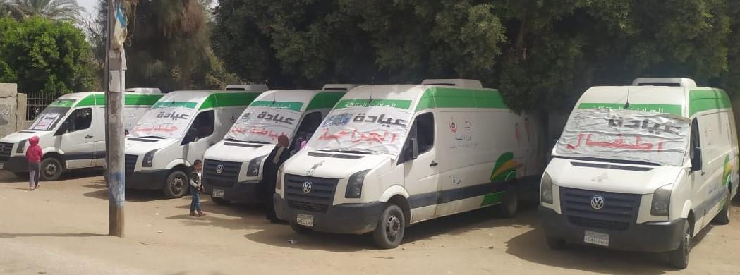 الكشف وتوفير العلاج لـ 2132  حالة في  قافلة طبية في بني سويف
