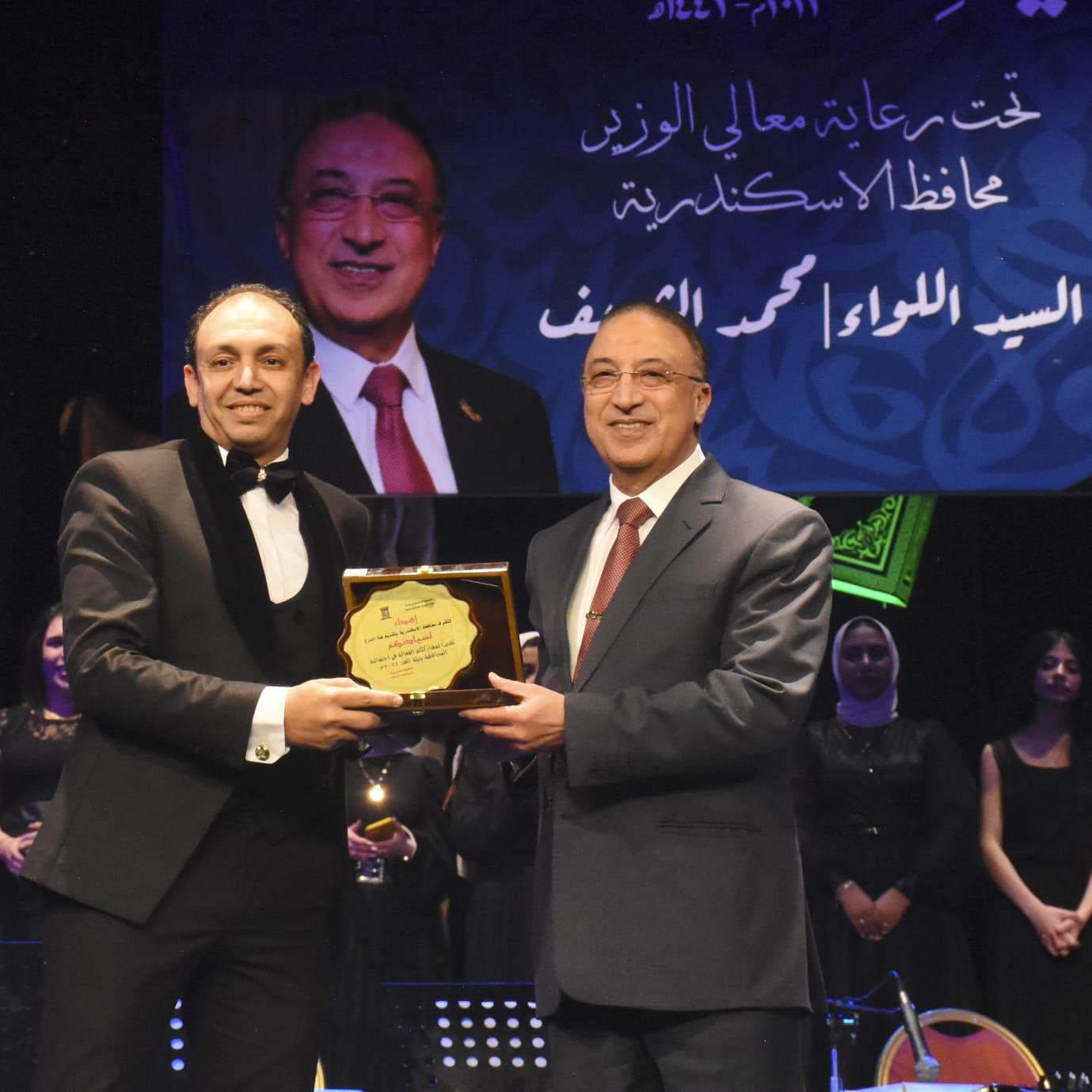محافظ الإسكندرية يكرم حفظة القرآن الكريم من أبناء الثغر في احتفالية ليلة القدر  