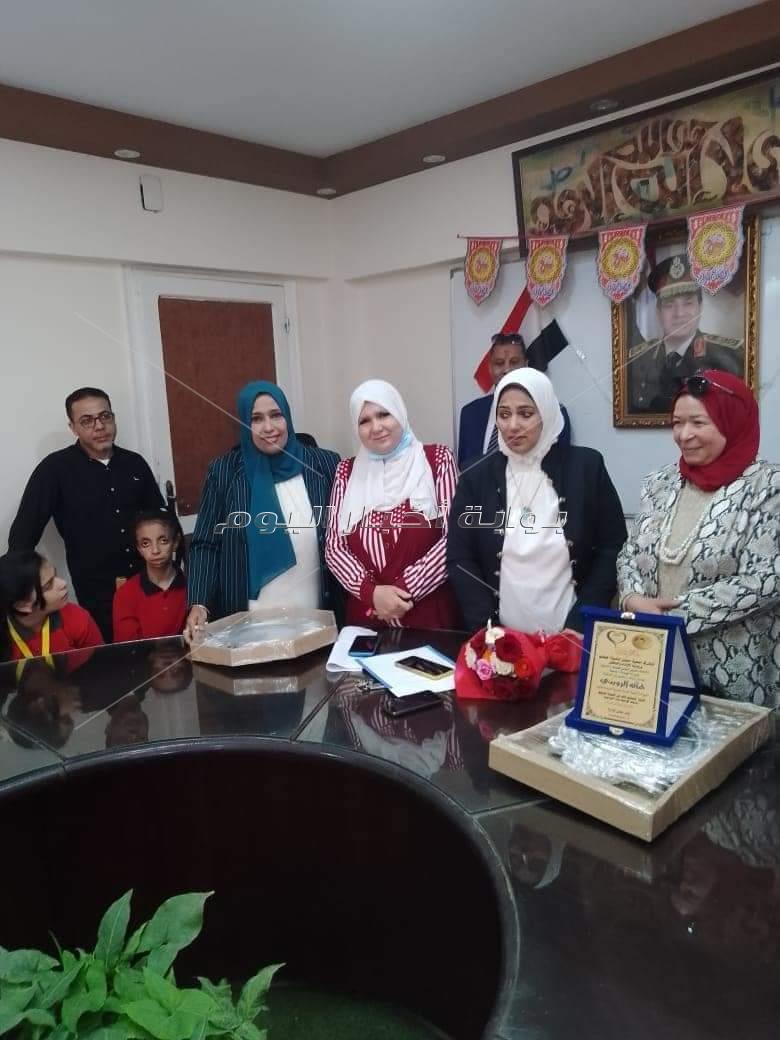 طلاب الجيزة الفائزين بالمركز الأول في مسابقة الرسم والمسرح بالإسكندرية