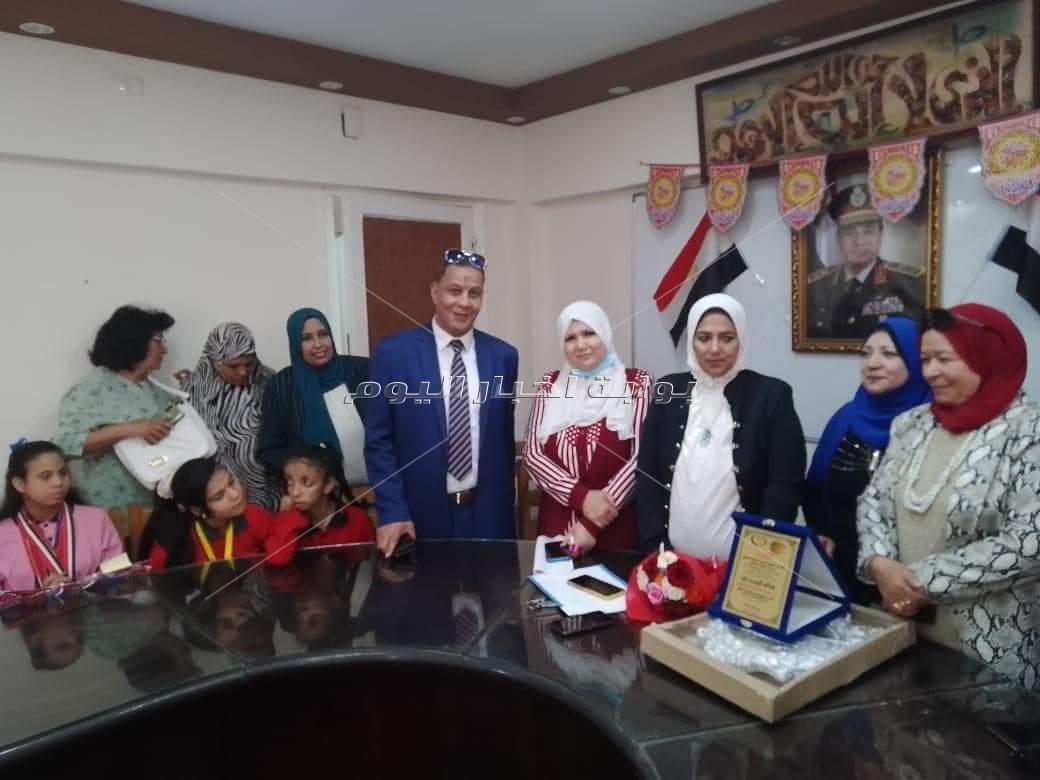 طلاب الجيزة الفائزين بالمركز الأول في مسابقة الرسم والمسرح بالإسكندرية