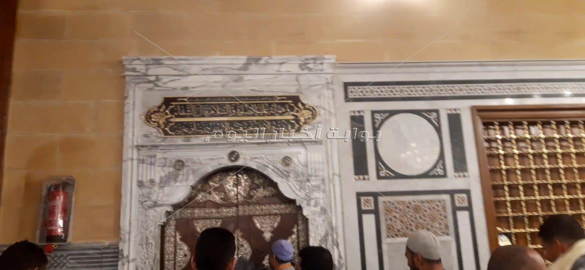أخر يوم رمضان | نفحات روحانية بمقام مسجد الحسين «قبلة السياحة الرمضانية»