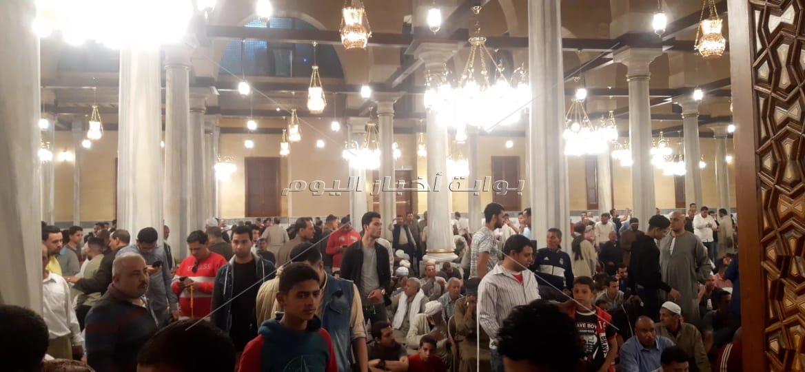 أخر يوم رمضان | نفحات روحانية بمقام مسجد الحسين «قبلة السياحة الرمضانية»