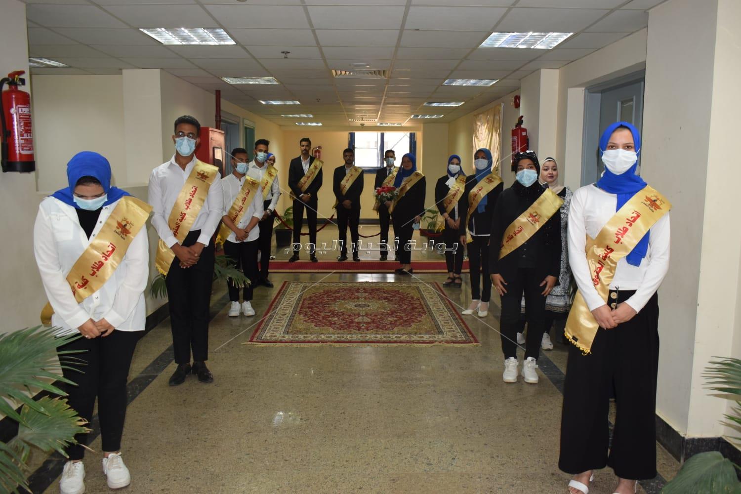  رئيس جامعة المنيا يفتتح وحدة المرأة الآمنة بمستشفى الكبد الجامعي عبر الفيديو كونفرنس‎‎