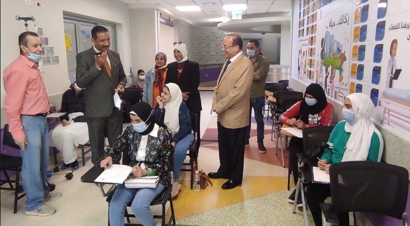 بتكليف محافظ الجيزة.. مدير تعليم الجيزة يتفقد لجنة مستشفي (57357) ..صور