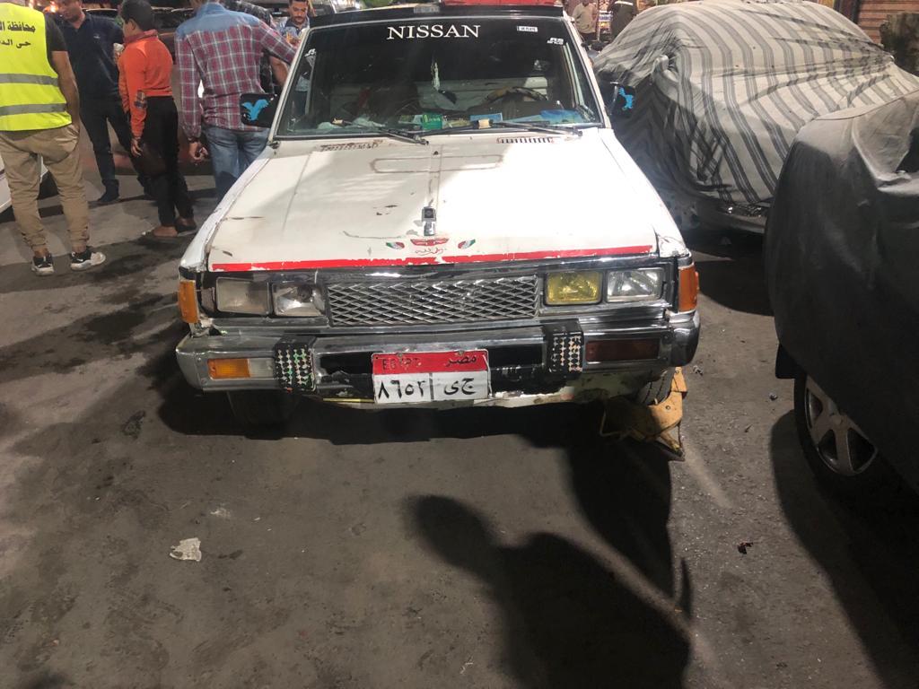 ضبط ونش بدون ترخيص ورفع إشغالات الباعة الجائلين بالدقي