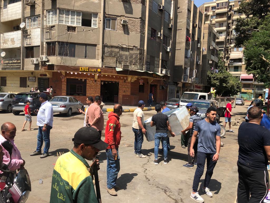 ضبط ونش بدون ترخيص ورفع إشغالات الباعة الجائلين بالدقي