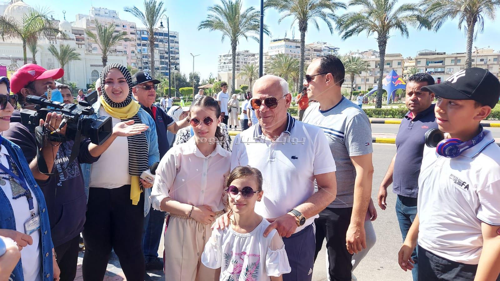 محافظ بورسعيد  يطلق إشارة بدء  رالى للتزلج بالعجلات بمشاركة أكثر من 800 متسابق