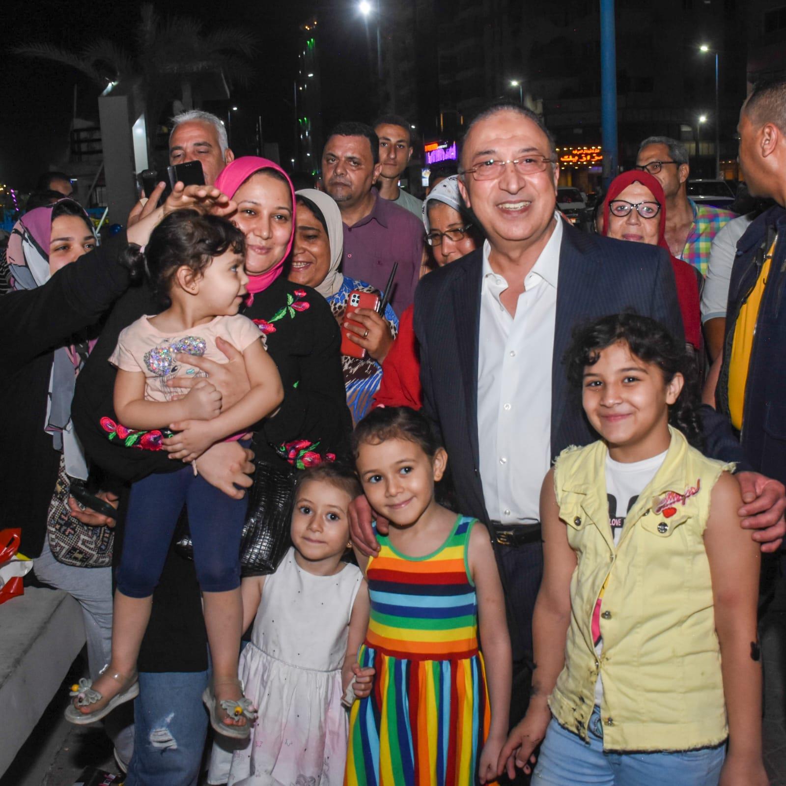 جولة تفقدية مسائية لمحافظ الإسكندرية لتفقد إضاءة الكورنيش قبل عيد الأضحى 