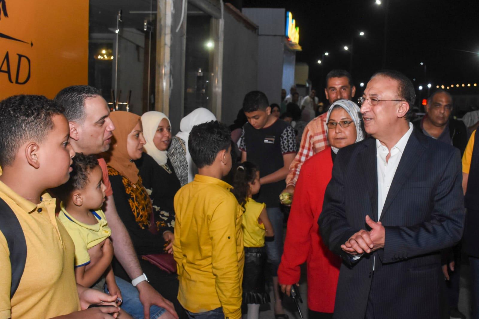 جولة تفقدية مسائية لمحافظ الإسكندرية لتفقد إضاءة الكورنيش قبل عيد الأضحى 
