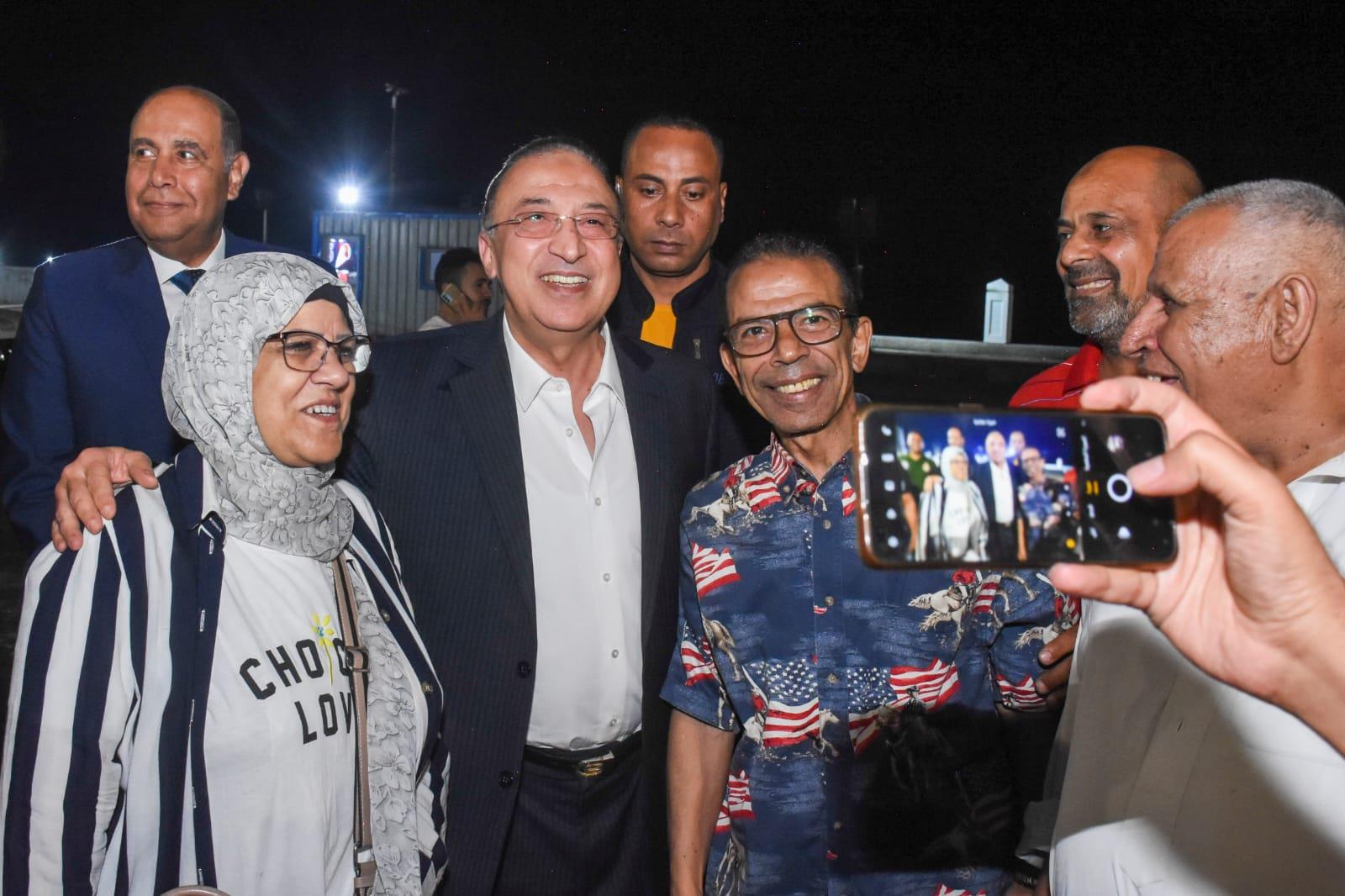 جولة تفقدية مسائية لمحافظ الإسكندرية لتفقد إضاءة الكورنيش قبل عيد الأضحى 