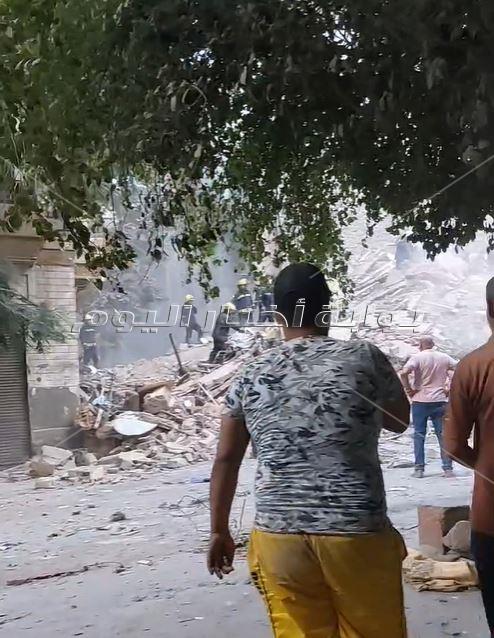 سقوط عقار في منطقة الظاهر 