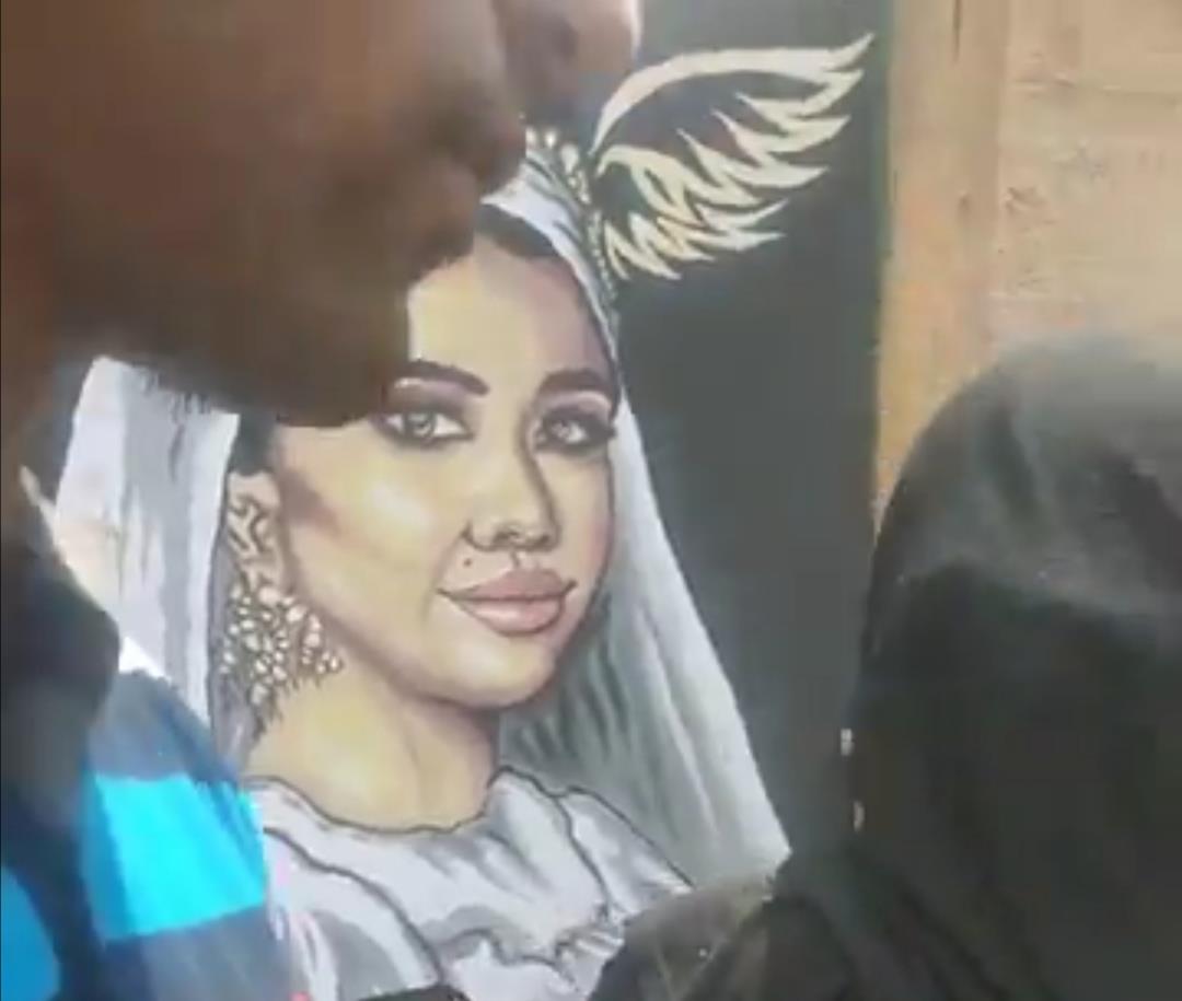 اسرة الطالبة نيرة ضحية الغدر بالمنصورة تزورها بقبرها بمدينة المحلة الكبرى 
