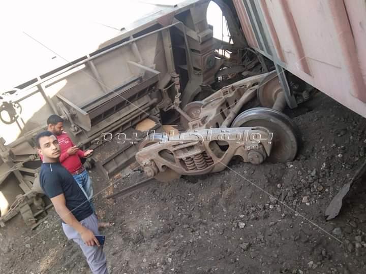 ننشر الصور الأولى لانقلاب قطار البضائع