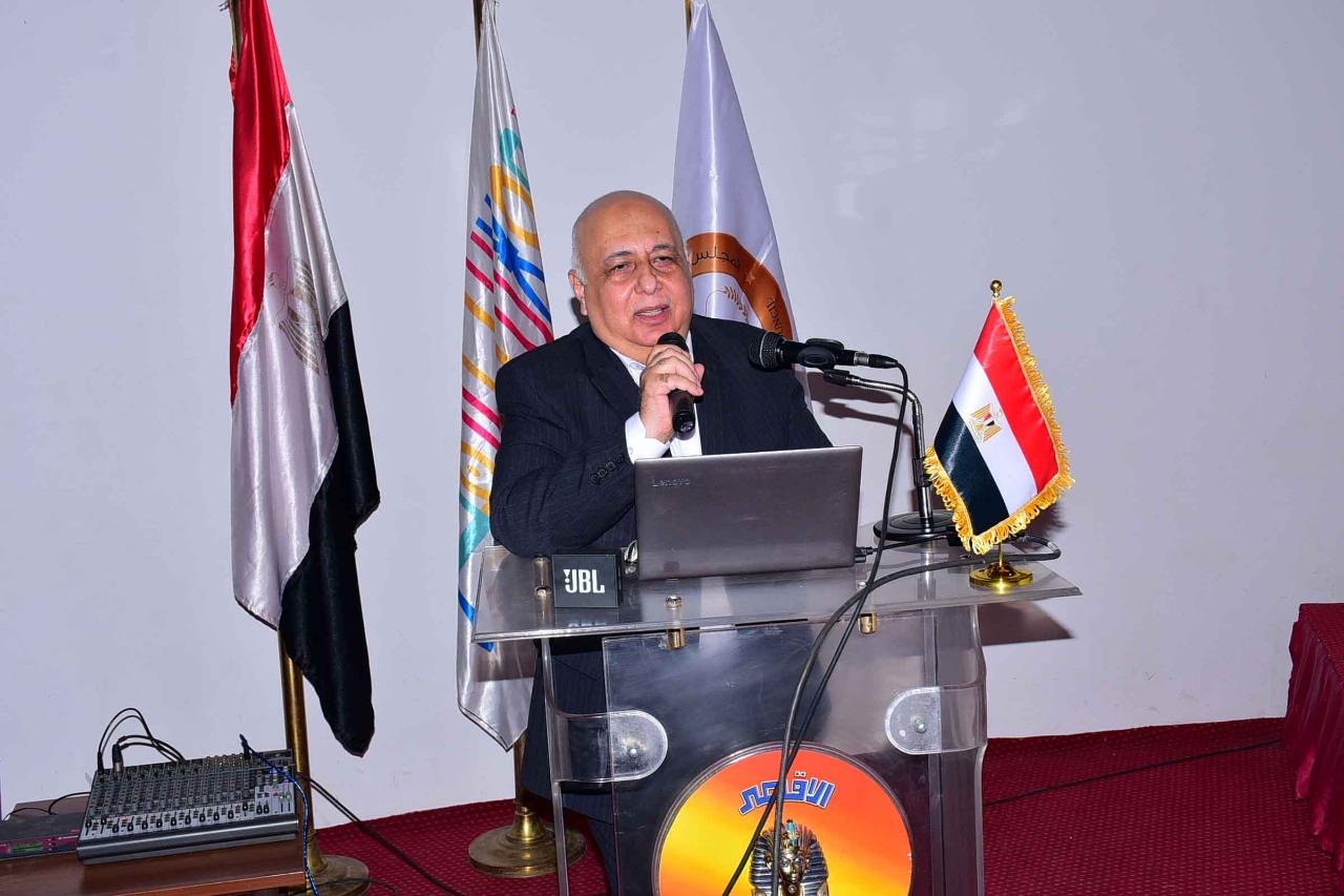بدء تدريب 235 موظف في دورة الدراسات الاستراتيجية والامن القومي بالأقصر‎‎