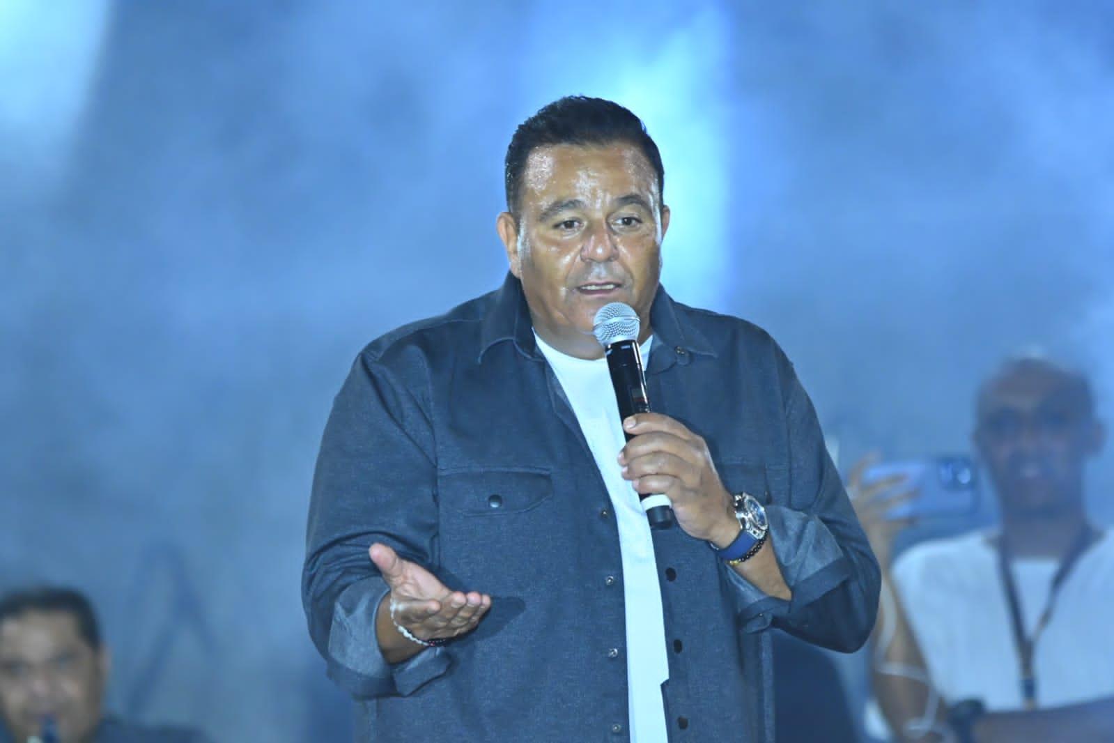 محمد فؤاد وهشام عباس وإيهاب توفيق يشعلون حفل أسيوط الجديدة
