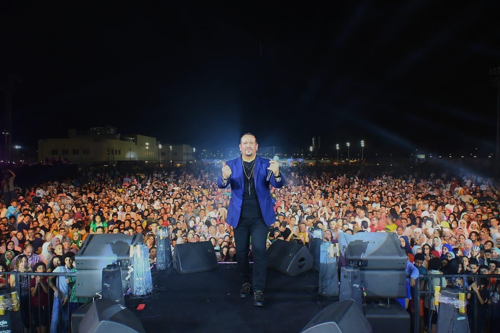 محمد فؤاد وهشام عباس وإيهاب توفيق يشعلون حفل أسيوط الجديدة
