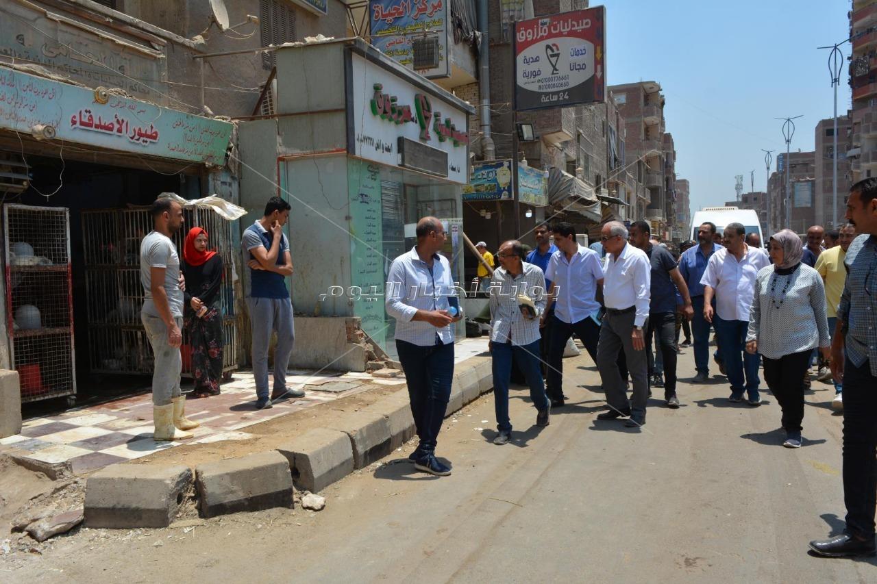 محافظ الجيزة يفاجئ المخابز بالطالبية ويراجع وزن رغيف الخبر