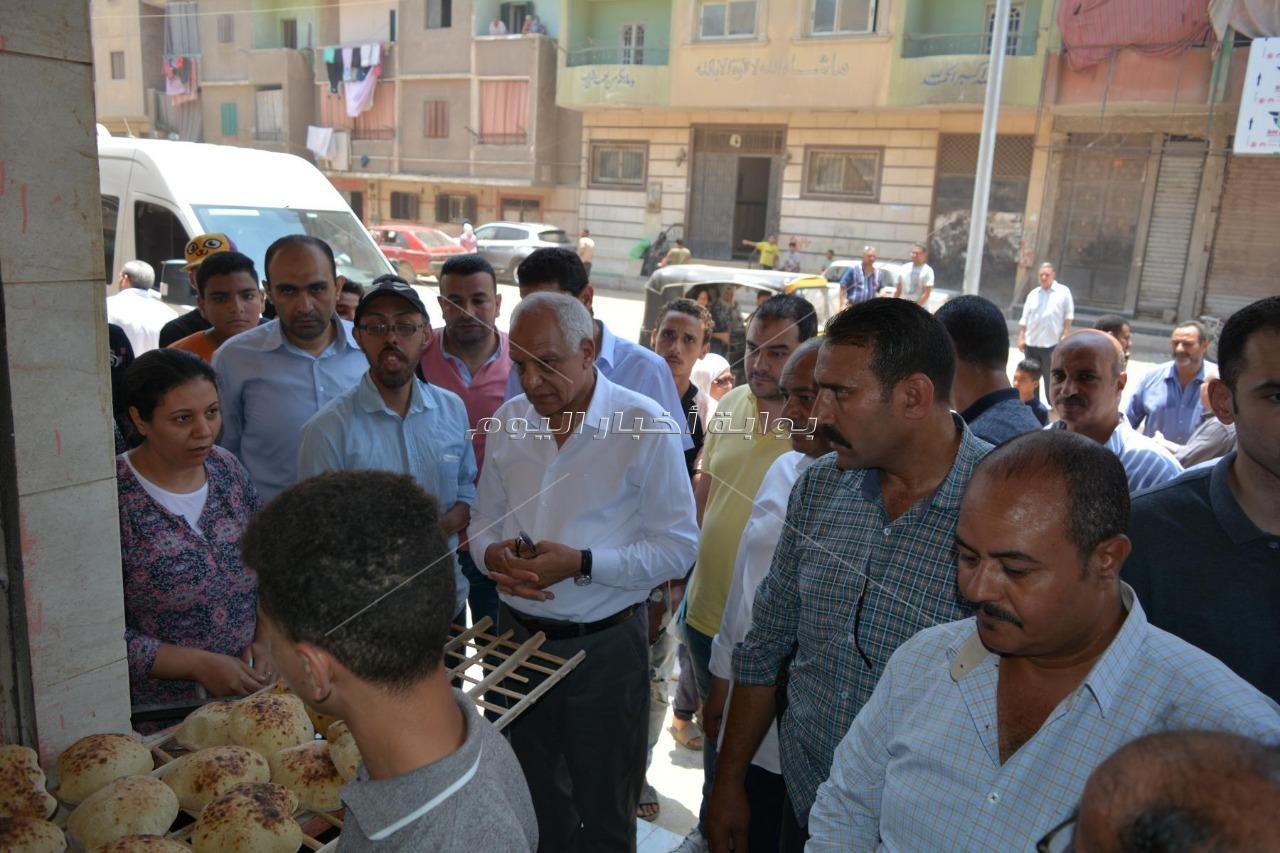 محافظ الجيزة يفاجئ المخابز بالطالبية ويراجع وزن رغيف الخبر