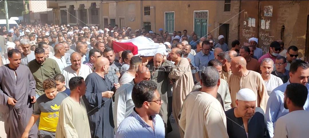  تشييع جثمان اللواء الحسيني في جنازة عسكرية بنجع حمادي