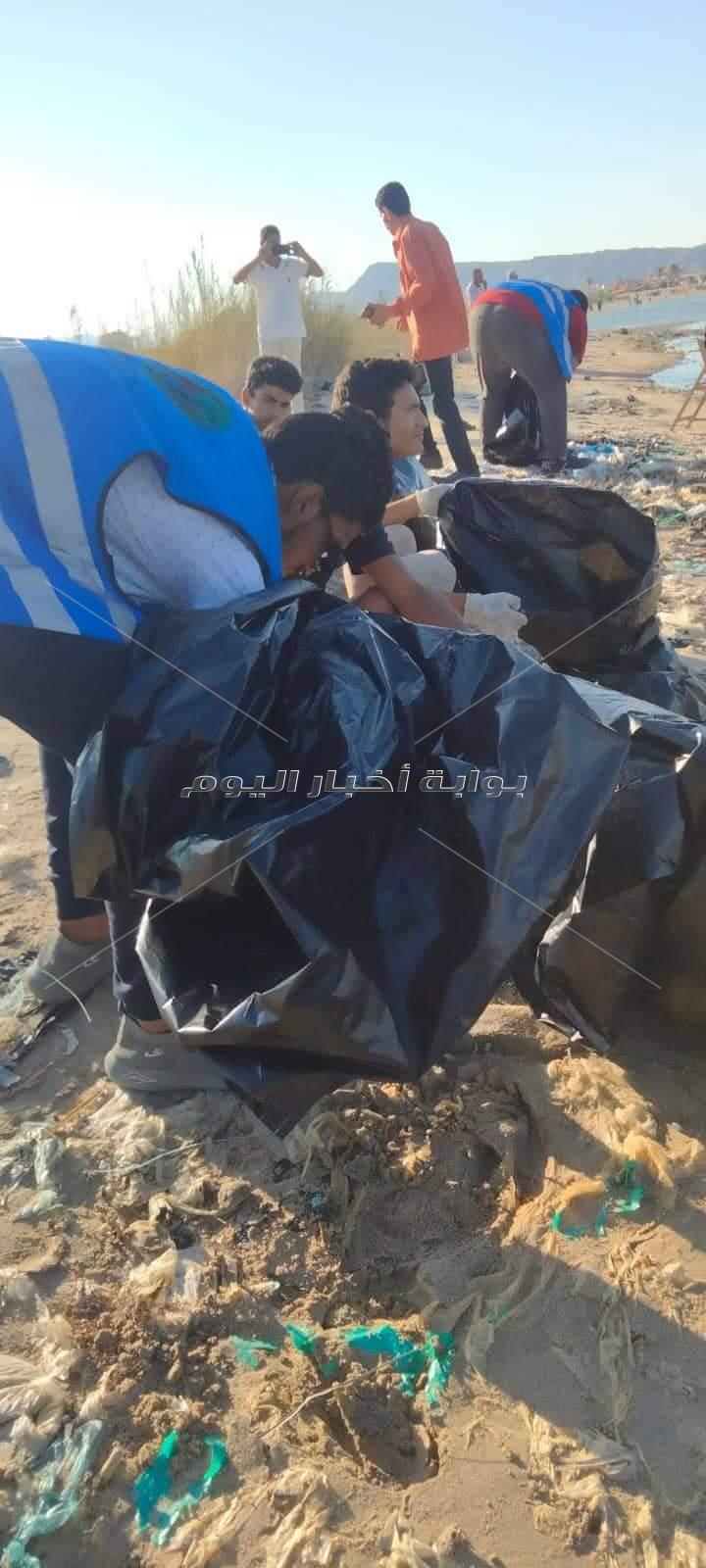 مشايخ وشباب دهب ينظفون الشواطئ 