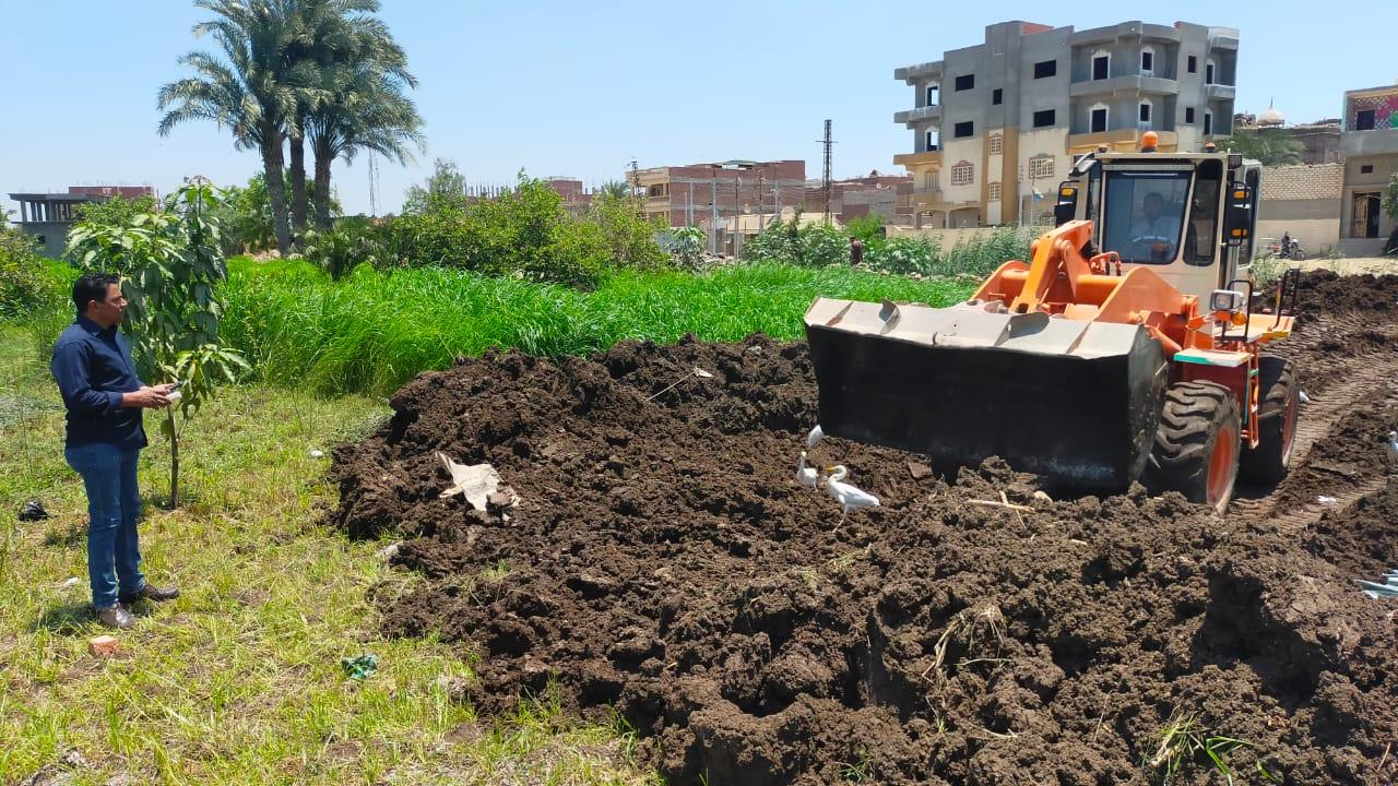  إزالة 51 حالة تعد على أرض زراعية وإيقاف حالات بناء بدون ترخيص في بني سويف