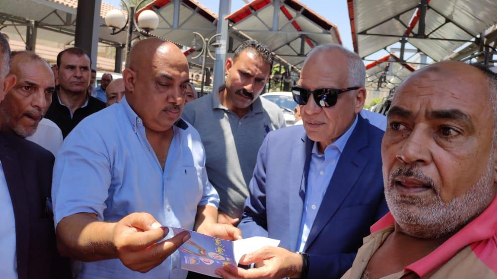 محافظ الجيزة يُفاجئ مواقف السرفيس بالمريوطية وميدان الجيزة والسودان