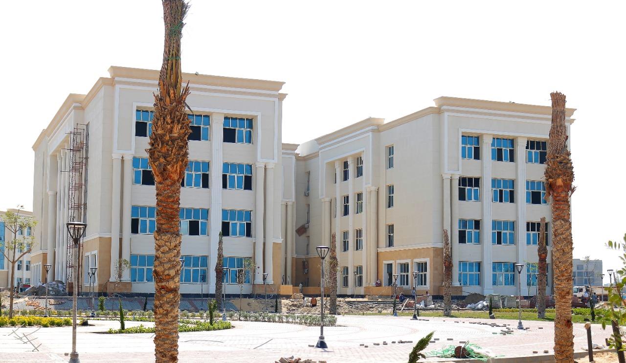 القائم بأعمال رئيس جامعة المنصورة يتفقد الجامعة الأهلية ومشروع ساحة الأعلام والمسرح المفتوح