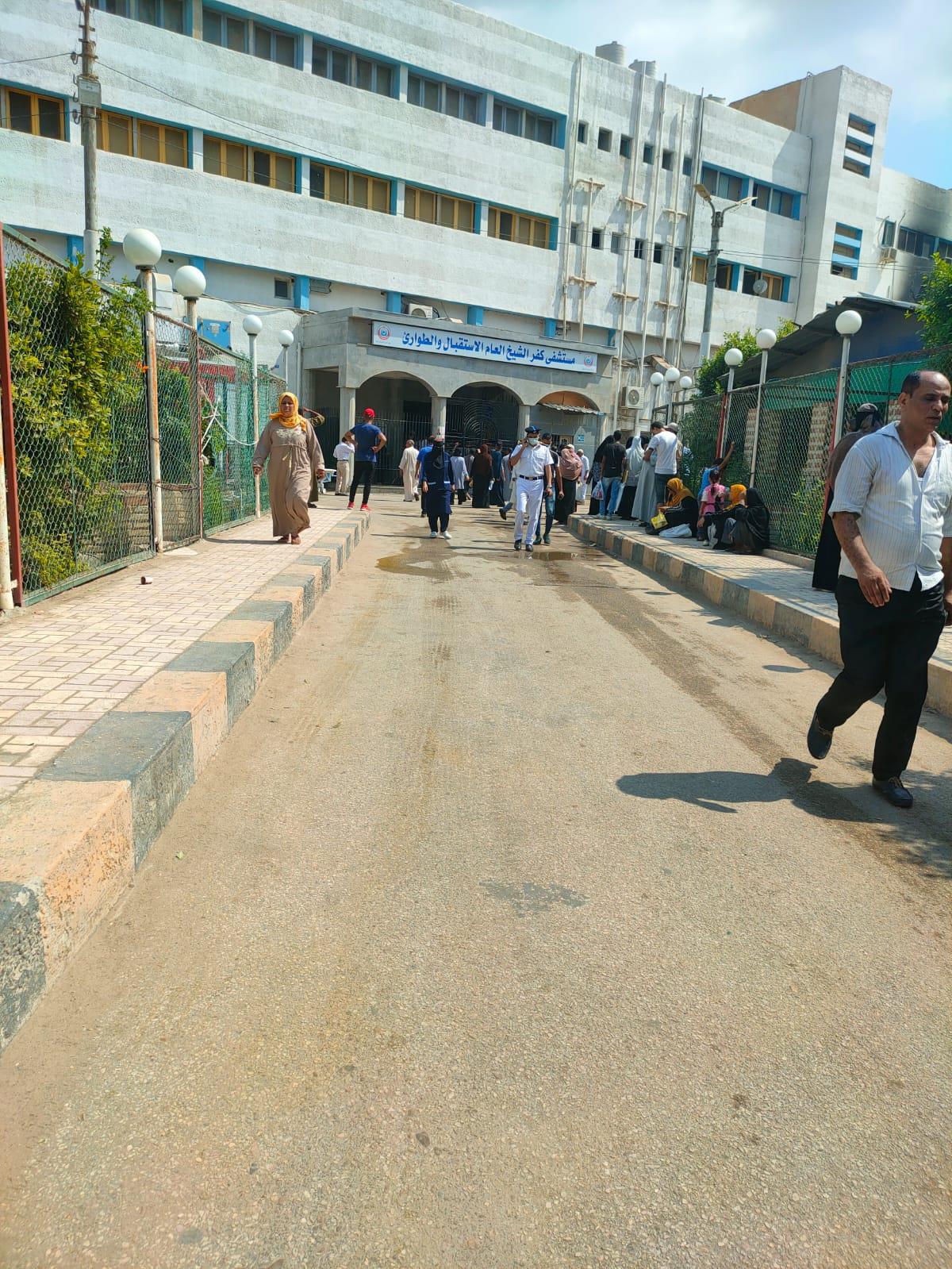 محافظ كفر الشيخ يتابع حريق بالمستشفى العام بسبب ماس كهربائي 