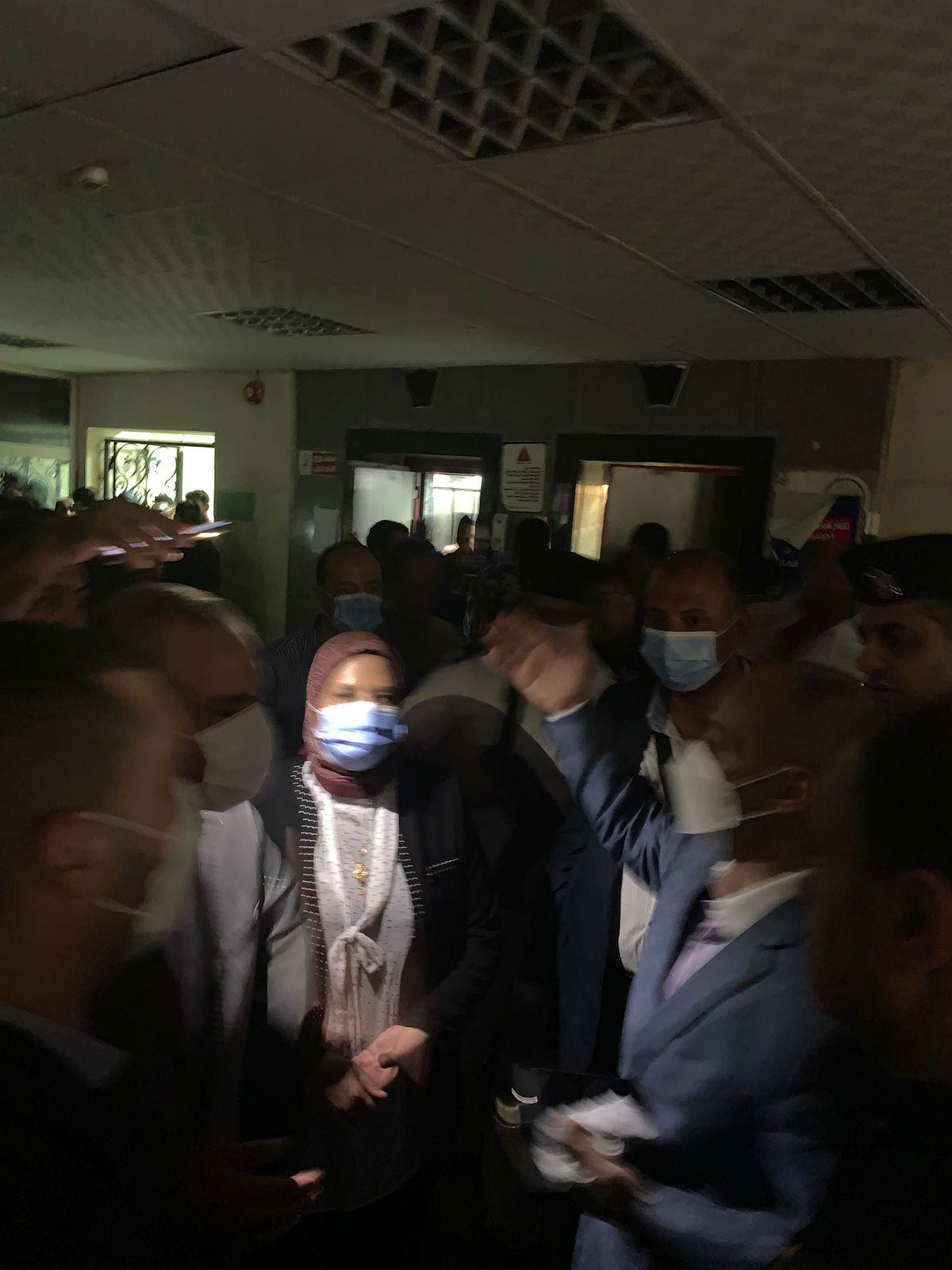 محافظ كفر الشيخ يتابع حريق بالمستشفى العام بسبب ماس كهربائي 