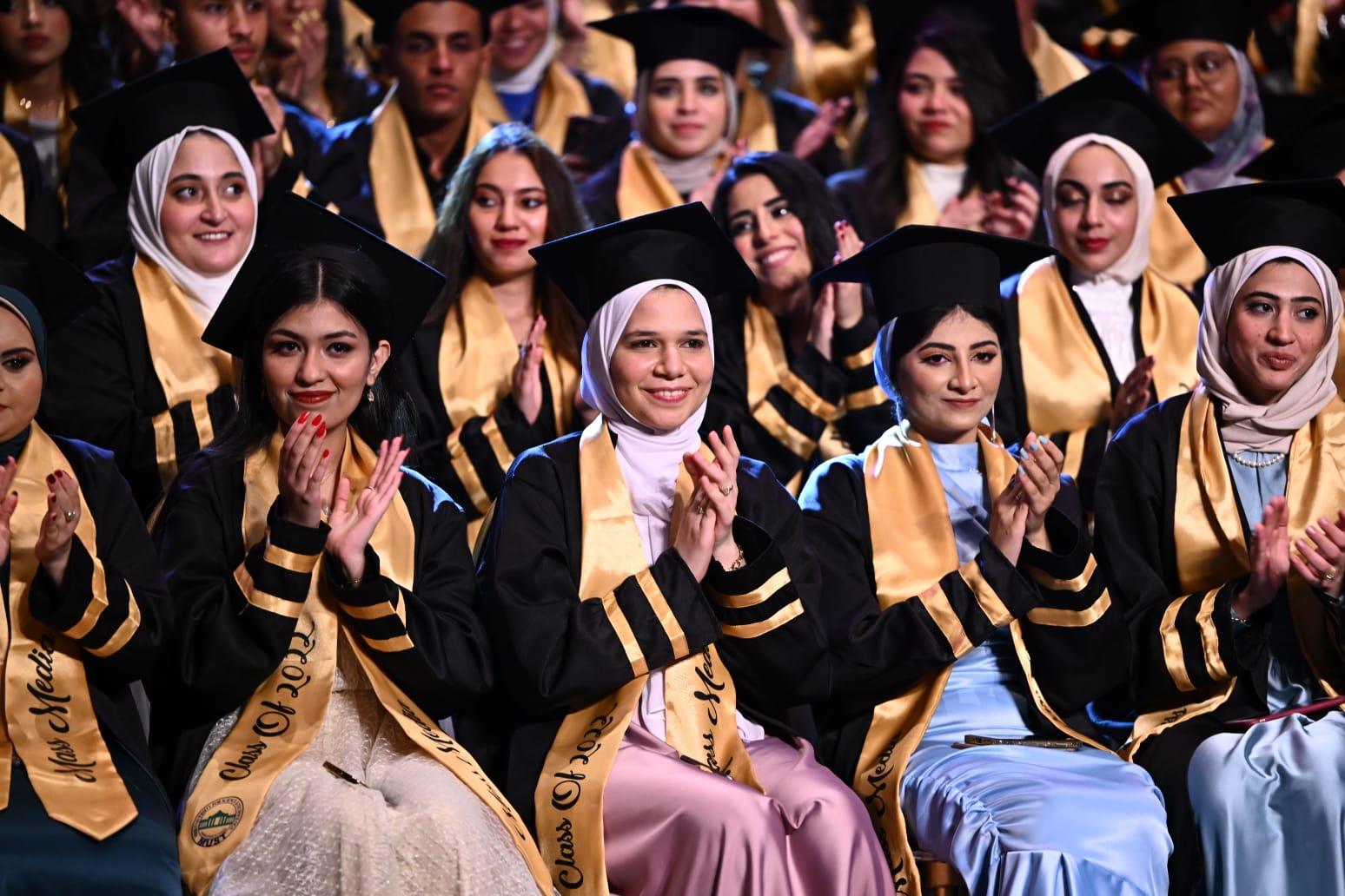  جامعة مصر للعلوم والتكنولوجيا تقيم حفلا أسطوريا لتخريج دفعة جديدة من كلية الإعلام