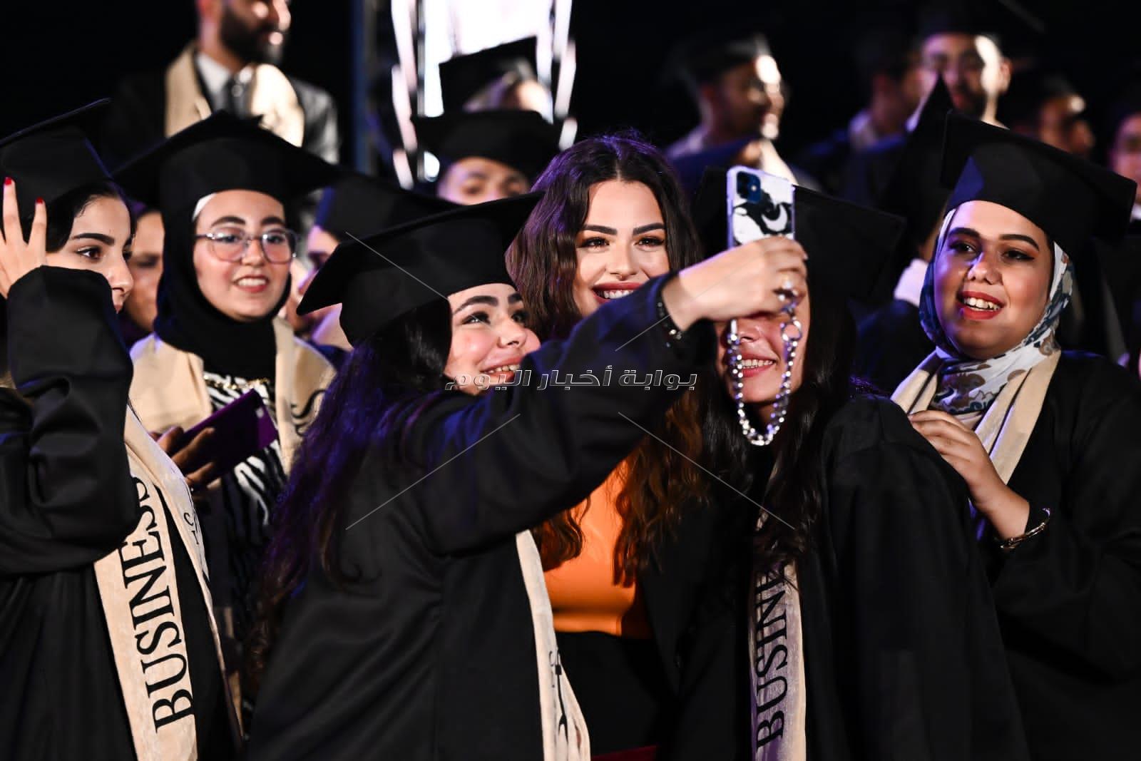جامعة مصر للعلوم والتكنولوجيا تحتفل بتخرج دفعة جديدة من كلية الإدارة والاقتصاد