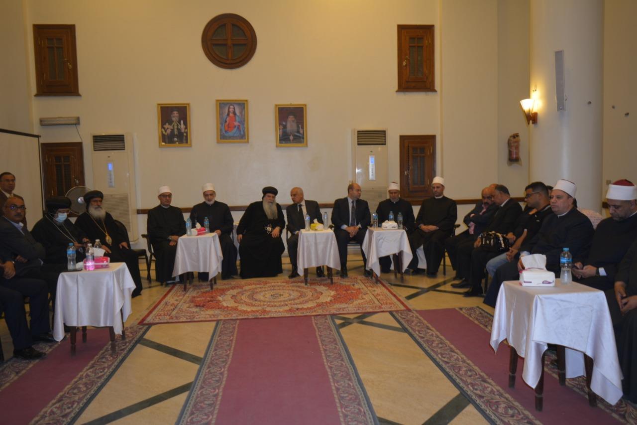 محافظ الجيزة يقدم واجب العزاء فى ضحايا كنيسة أبى سيفين