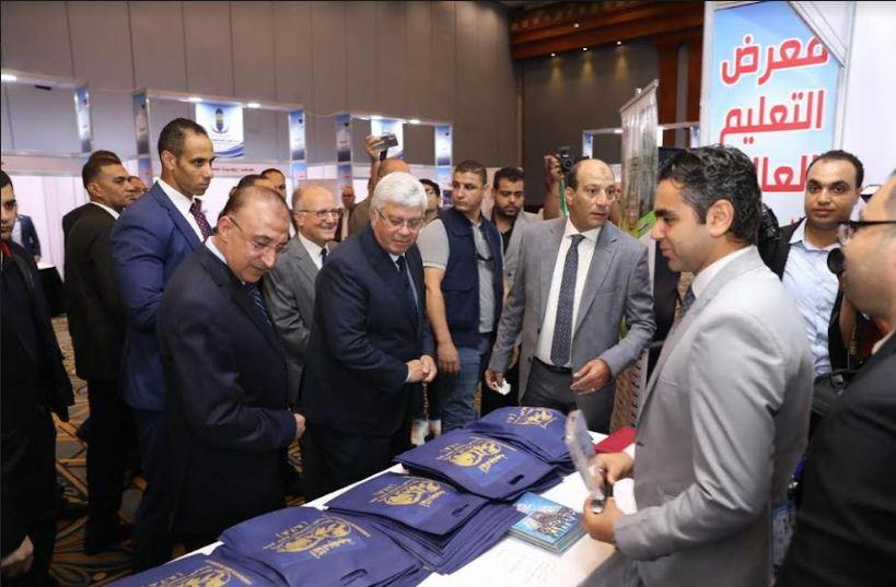 وزير التعليم العالي يفتتح المعرض التعليمي لمؤسسة أخبار اليوم بالإسكندرية