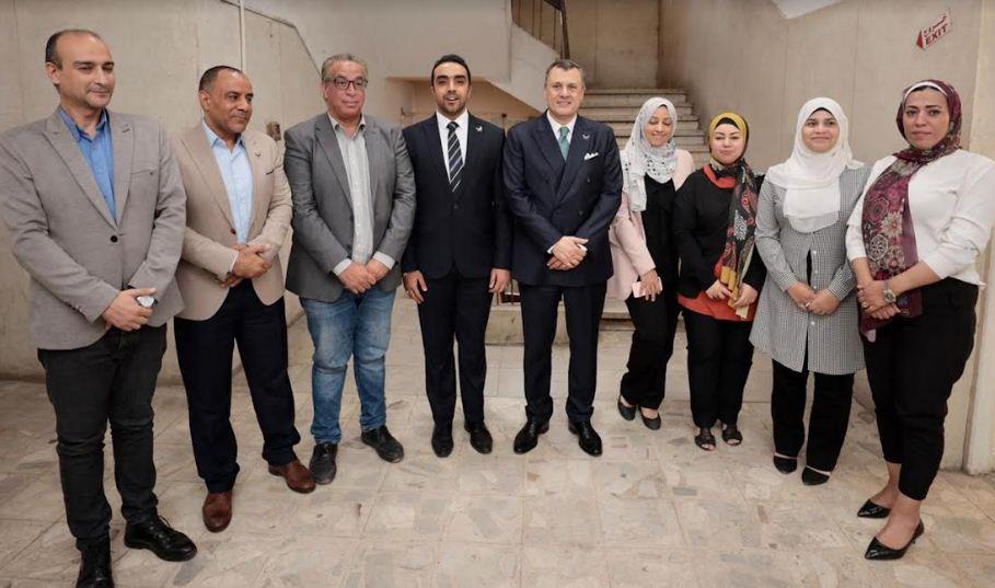 وزير السياحة والآثار في جولة بمقر الوزارة بالزمالك للتعرف على العاملين وآليات سير العمل