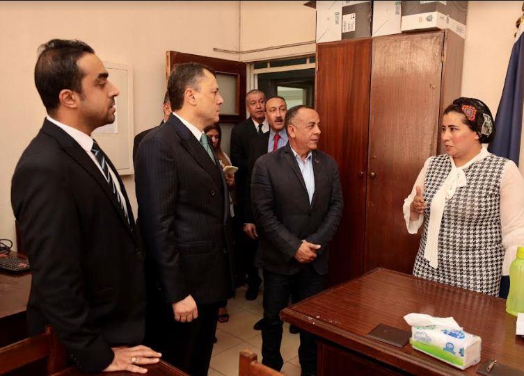 وزير السياحة والآثار في جولة بمقر الوزارة بالزمالك للتعرف على العاملين وآليات سير العمل